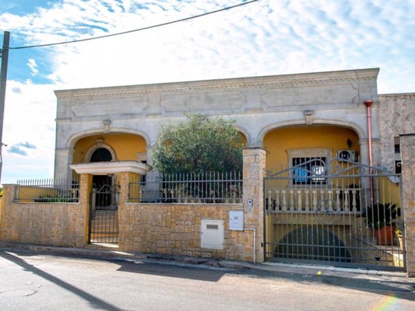 casa indipendente in vendita a Sava