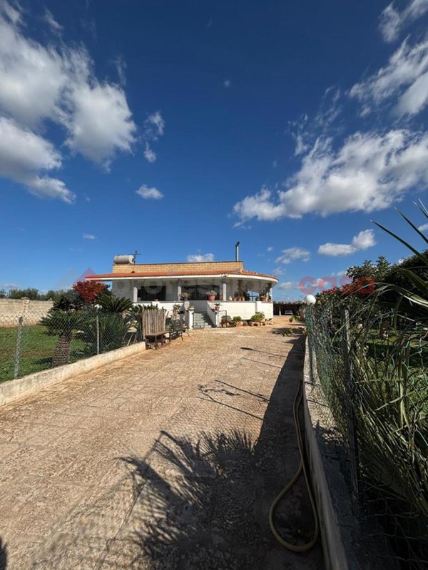 casa indipendente in vendita a Sava