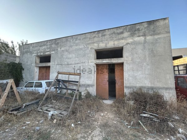 capannone in vendita a Sava