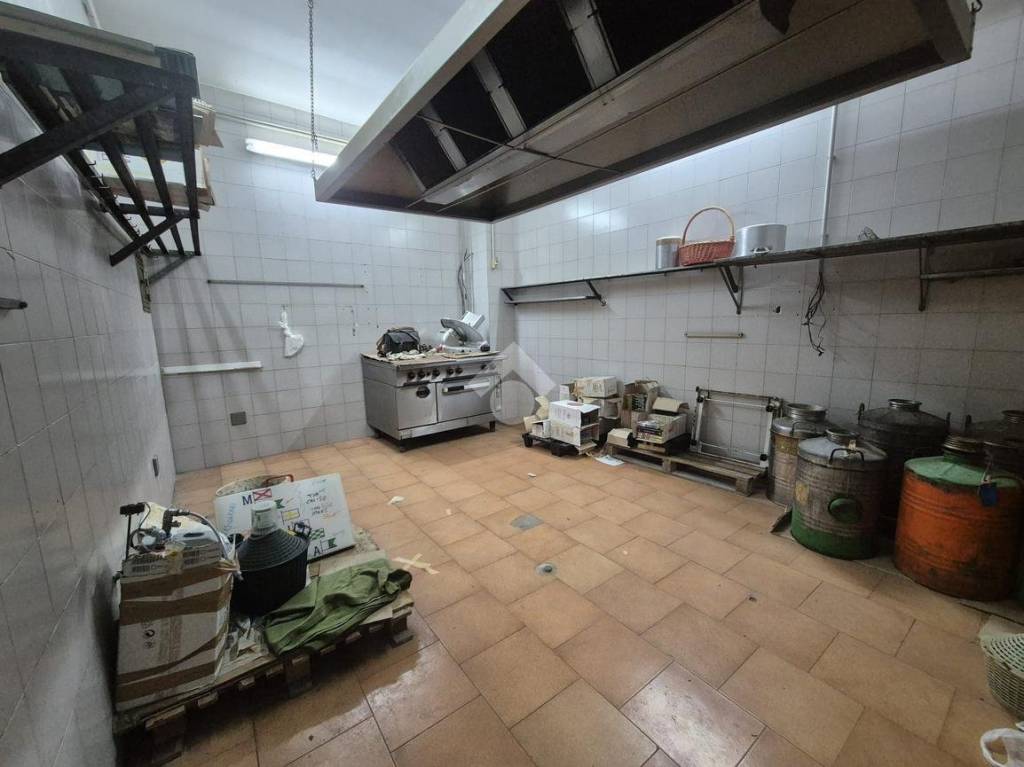 negozio in vendita a Sava