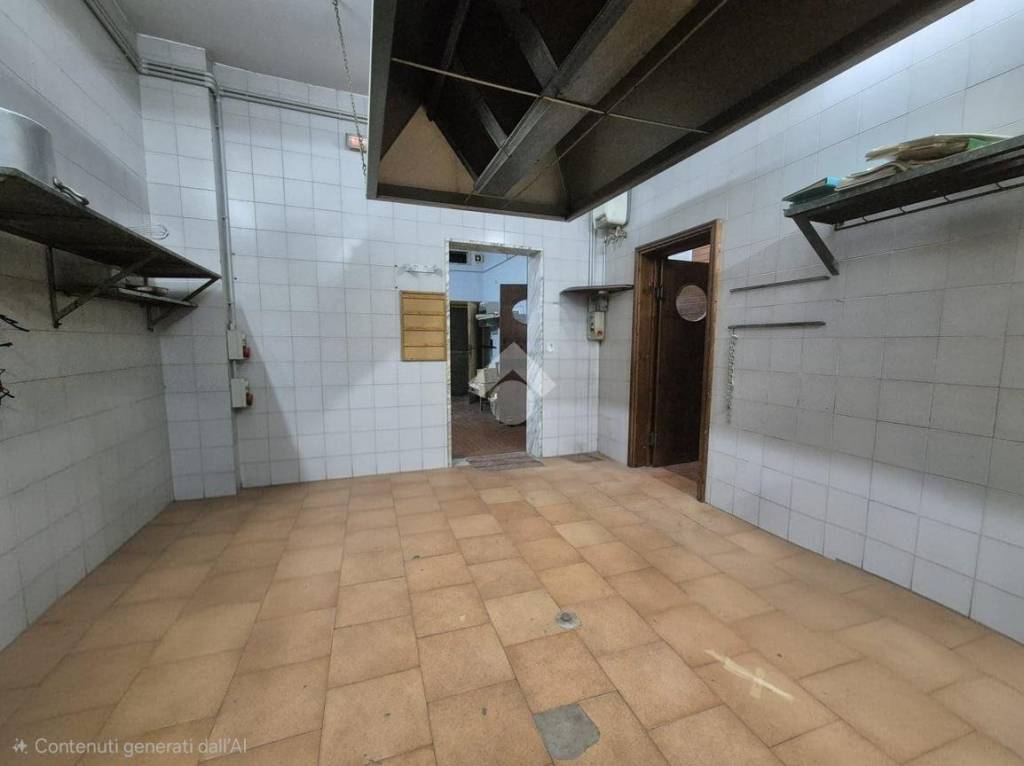 negozio in vendita a Sava