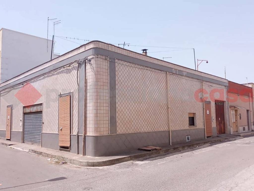casa indipendente in vendita a Sava