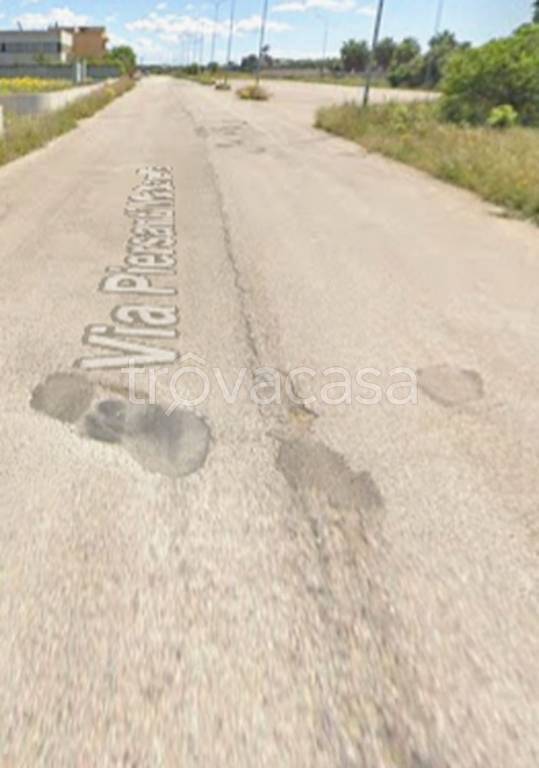 locale commerciale in vendita a Sava