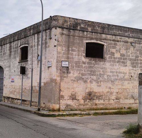 negozio in vendita a Sava