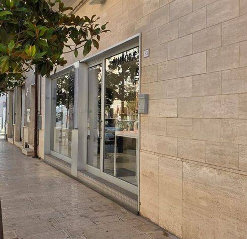 negozio in vendita a Sava