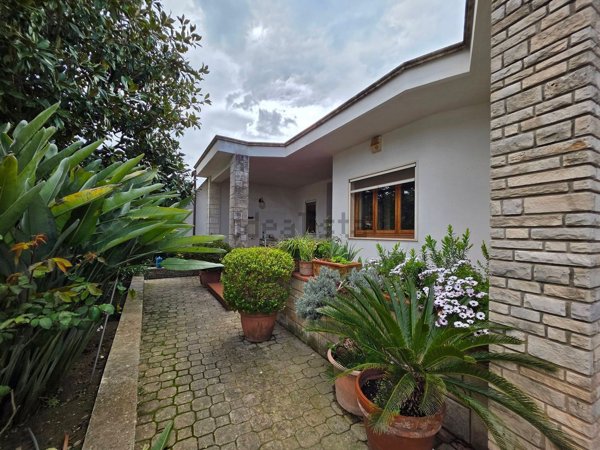 casa indipendente in vendita a Sava