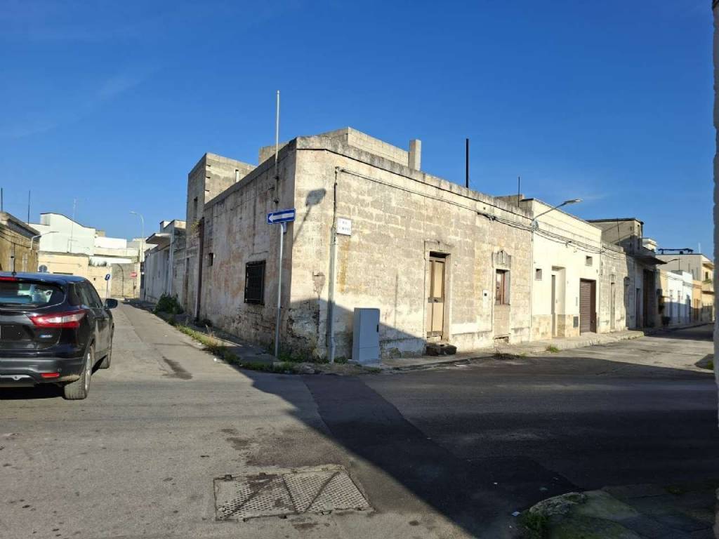 casa indipendente in vendita a Sava