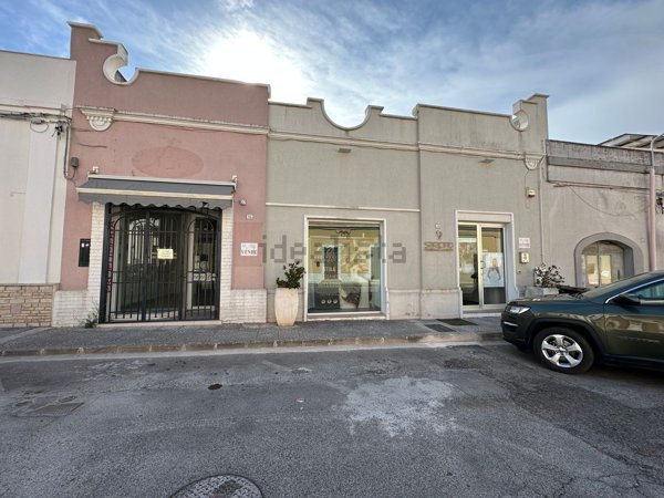 locale commerciale in vendita a Sava
