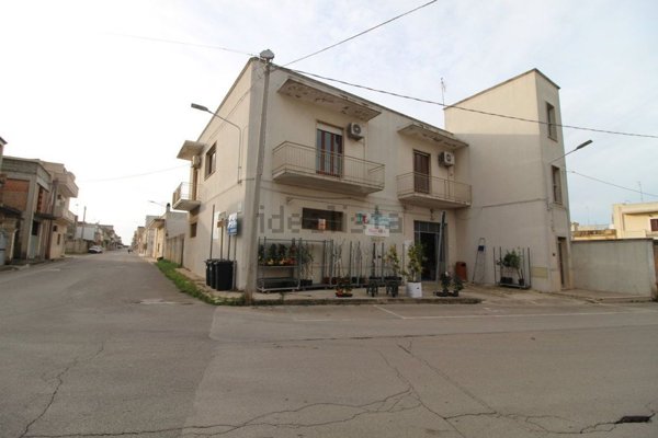 locale commerciale in vendita a Sava