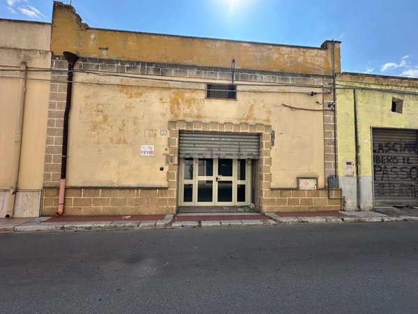 locale commerciale in vendita a Sava