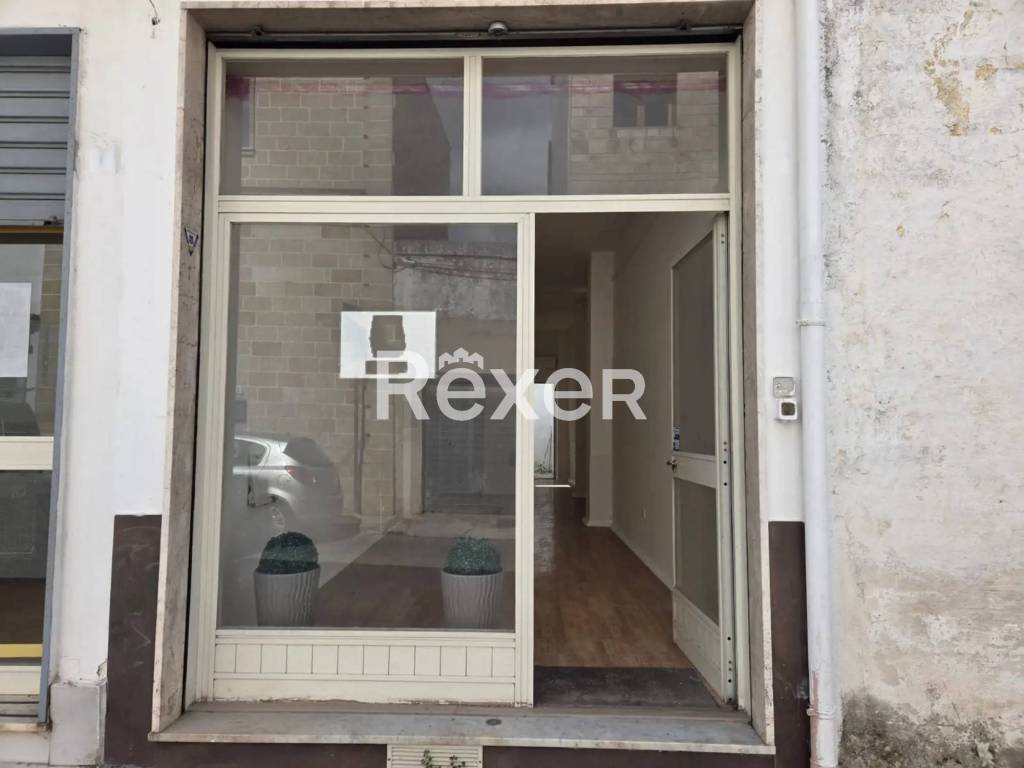 negozio in vendita a Sava