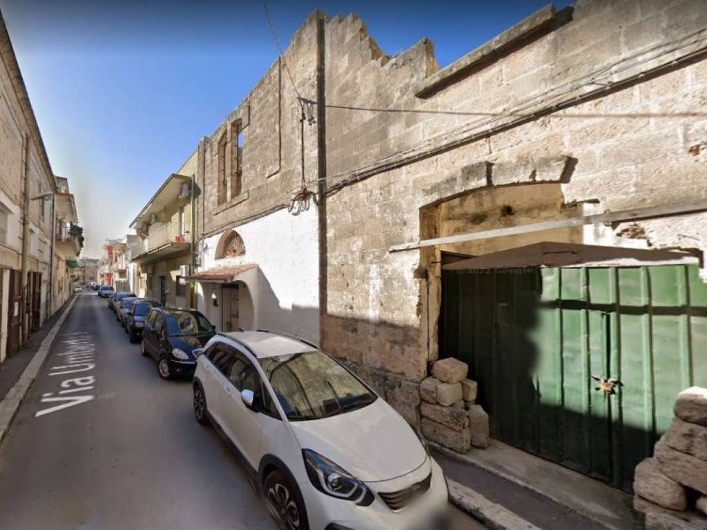 locale commerciale in vendita a Taranto in zona Borgo Antico