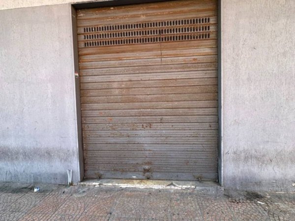 locale commerciale in vendita a Taranto in zona Tamburi-Croce
