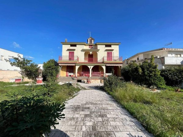casa indipendente in vendita a Taranto in zona Solito-Corvisea