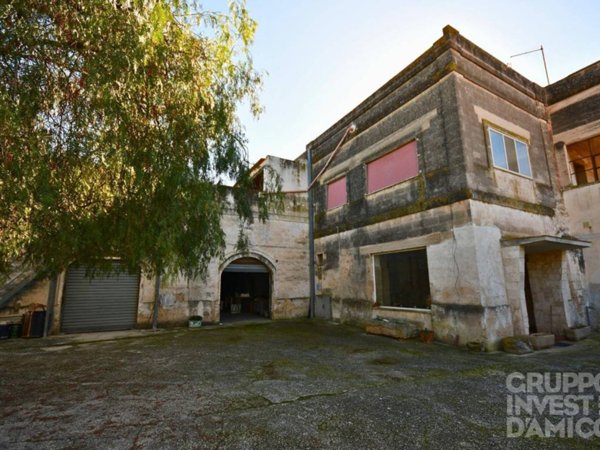 casa indipendente in vendita a Taranto in zona Tamburi-Croce