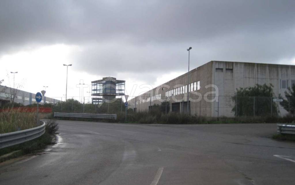 capannone in vendita a Taranto in zona Tamburi-Croce