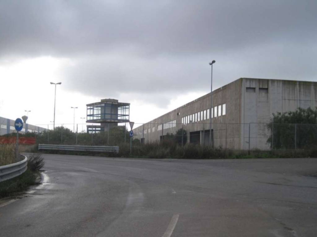 locale commerciale in vendita a Taranto in zona Paolo VI