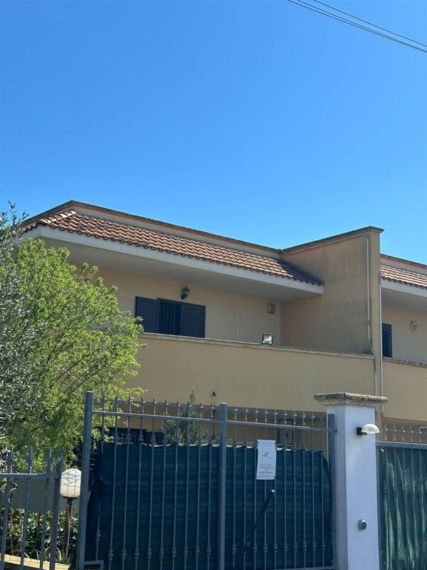 casa indipendente in vendita a Taranto in zona Carelli