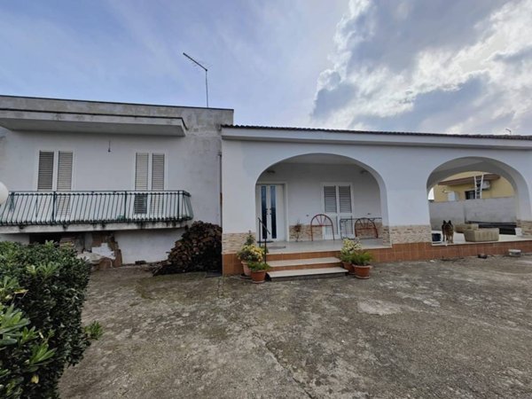casa indipendente in vendita a Taranto in zona Solito-Corvisea