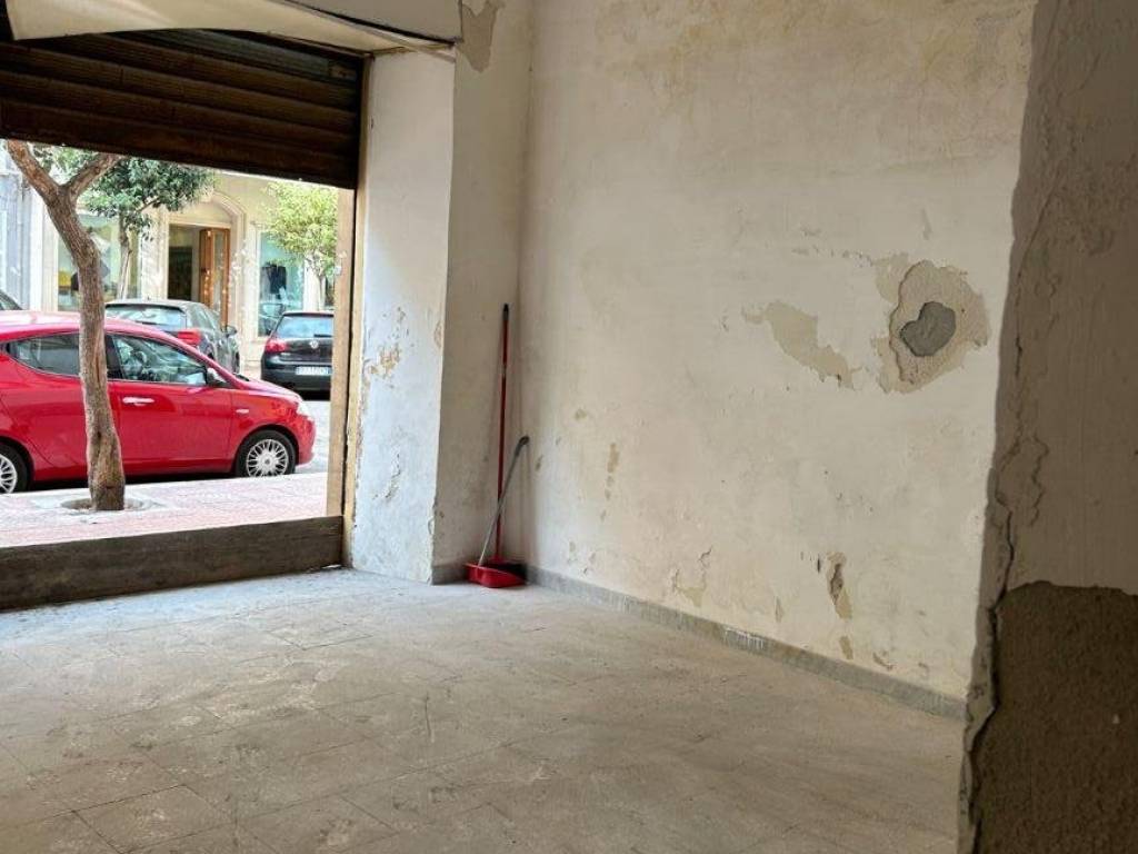 negozio in vendita a Taranto in zona Borgo