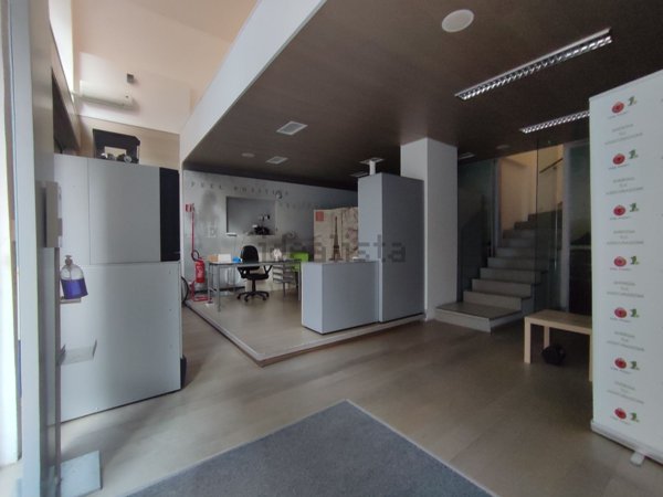 locale commerciale in vendita a Taranto