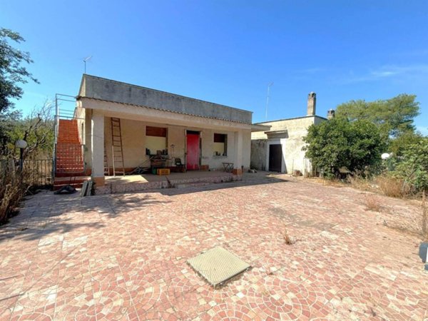casa indipendente in vendita a Taranto in zona Solito-Corvisea