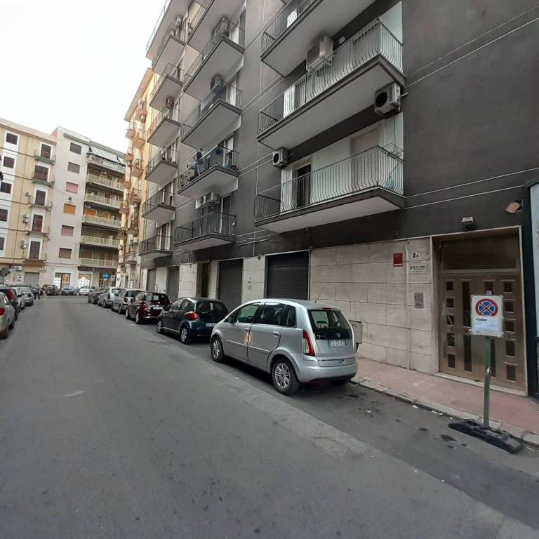 trivano in vendita a Taranto in zona Tre Carrare-Battisti