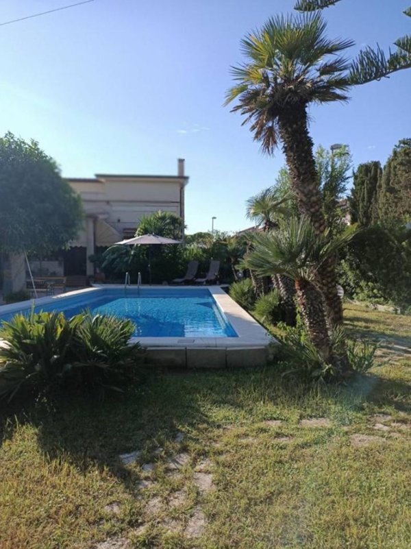 casa indipendente in vendita a Taranto in zona Solito-Corvisea