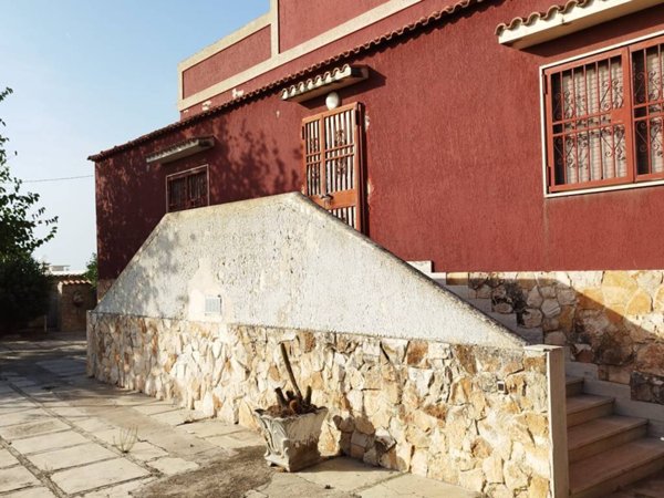 casa indipendente in vendita a Taranto in zona Talsano
