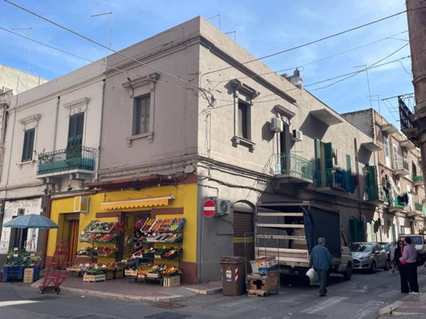 intera palazzina in vendita a Taranto in zona Tamburi-Croce