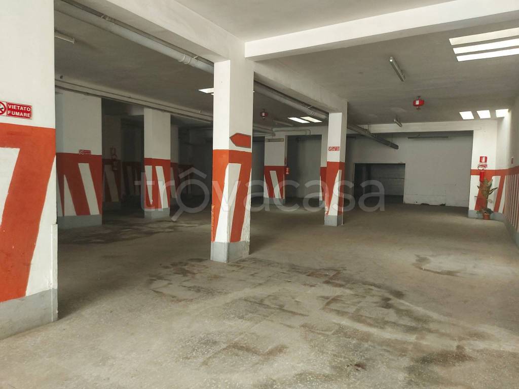 negozio in vendita a Taranto in zona Italia-Montegranaro