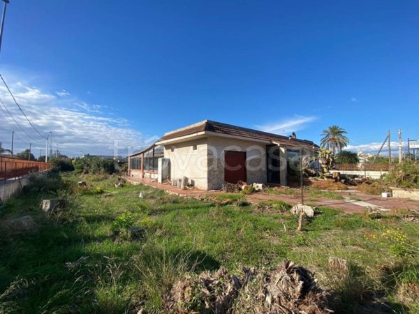 negozio in vendita a Taranto in zona Italia-Montegranaro