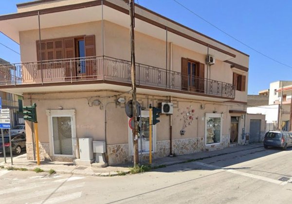 locale commerciale in vendita a Taranto in zona Talsano