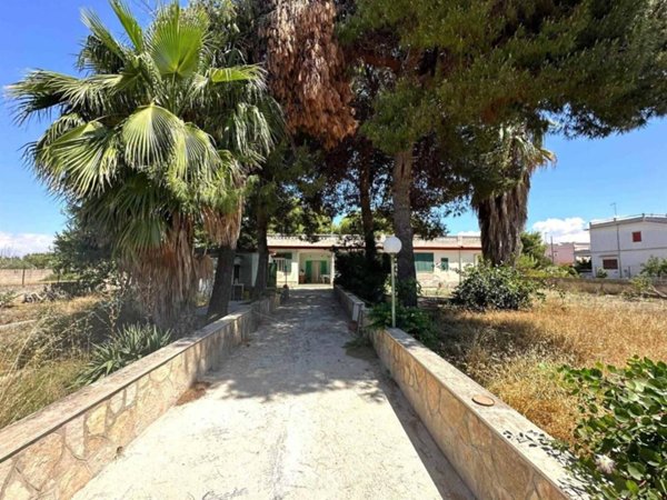 casa indipendente in vendita a Taranto in zona Solito-Corvisea