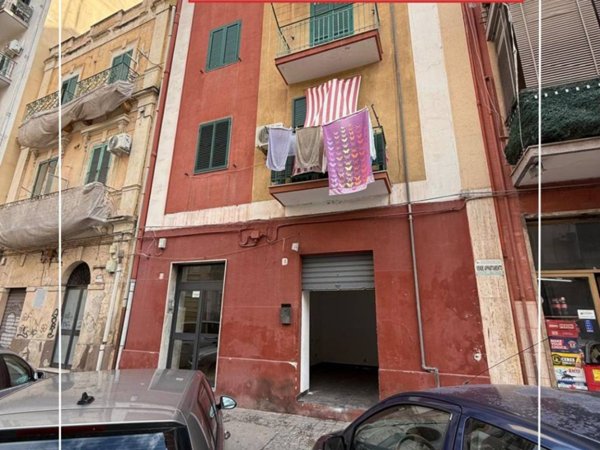locale di sgombero in vendita a Taranto