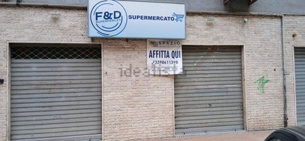 locale commerciale in vendita a Taranto in zona Borgo