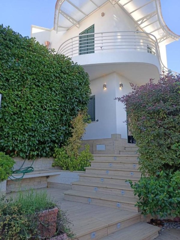 casa indipendente in vendita a Taranto in zona Solito-Corvisea
