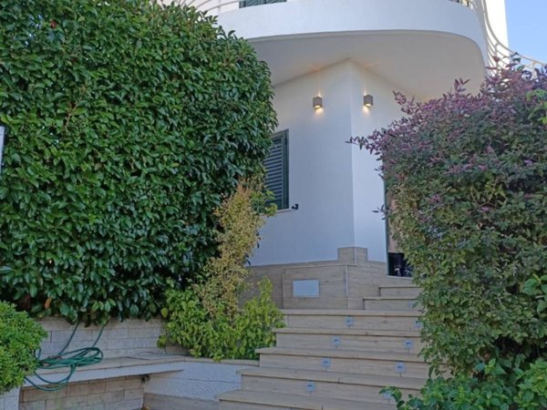 casa indipendente in vendita a Taranto in zona Solito-Corvisea