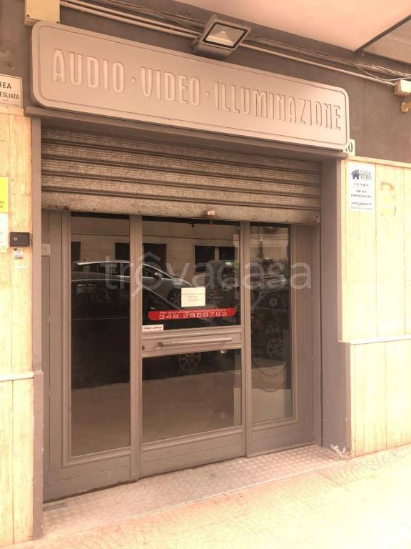 negozio in vendita a Taranto in zona Borgo