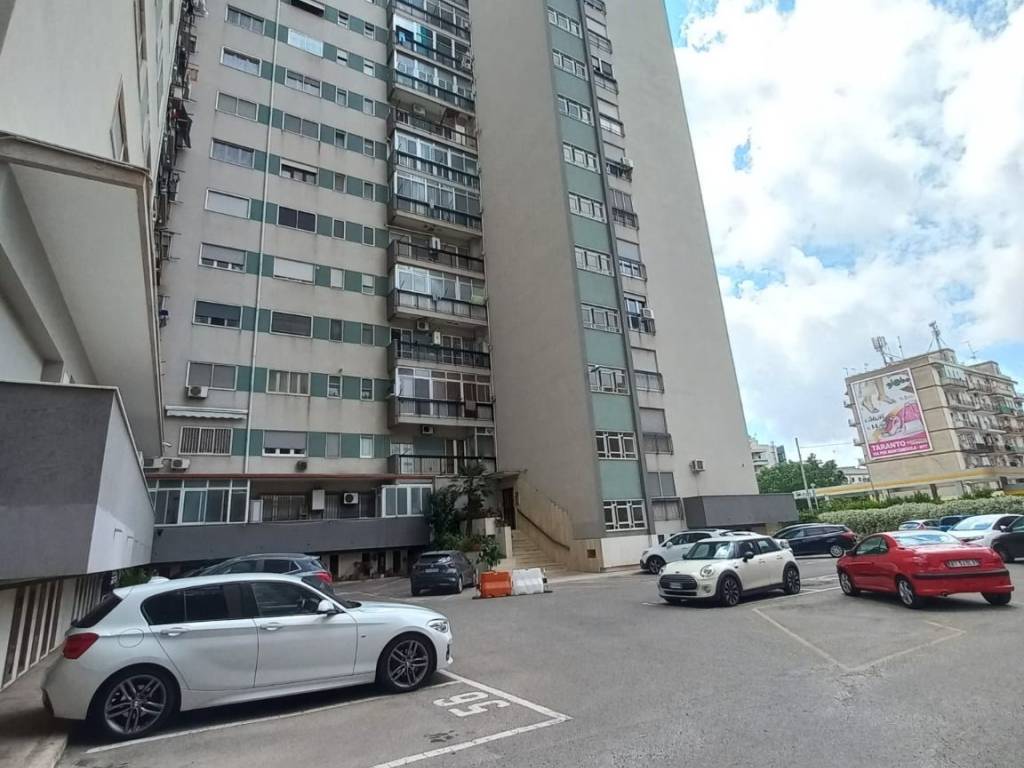 appartamento in vendita a Taranto in zona Tre Carrare-Battisti