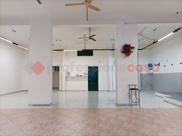 locale commerciale in vendita a Taranto in zona Tre Carrare-Battisti