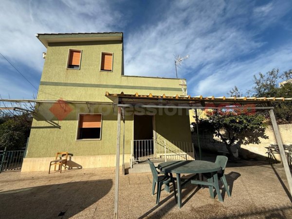casa indipendente in vendita a Taranto in zona Lama