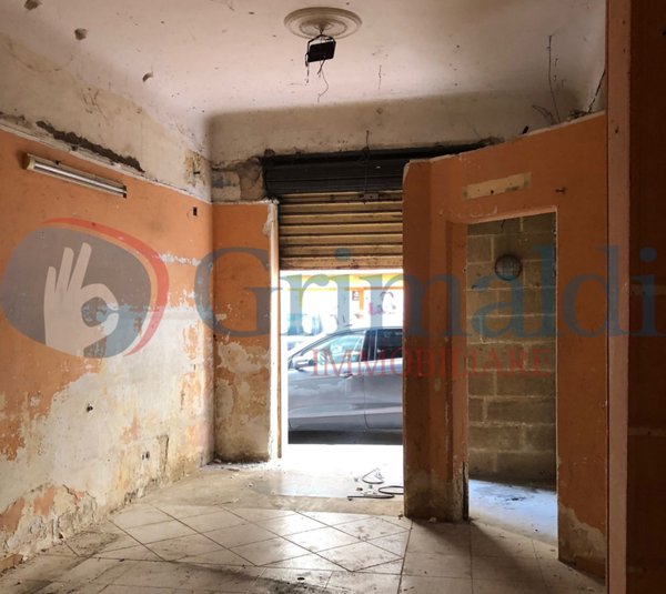 locale commerciale in vendita a Taranto in zona Borgo