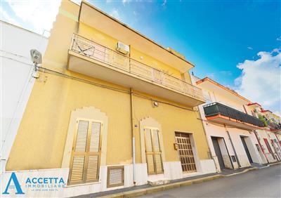 intera palazzina in vendita a Taranto in zona Borgo Antico