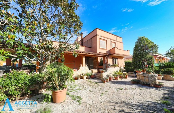 casa indipendente in vendita a Taranto in zona Solito-Corvisea