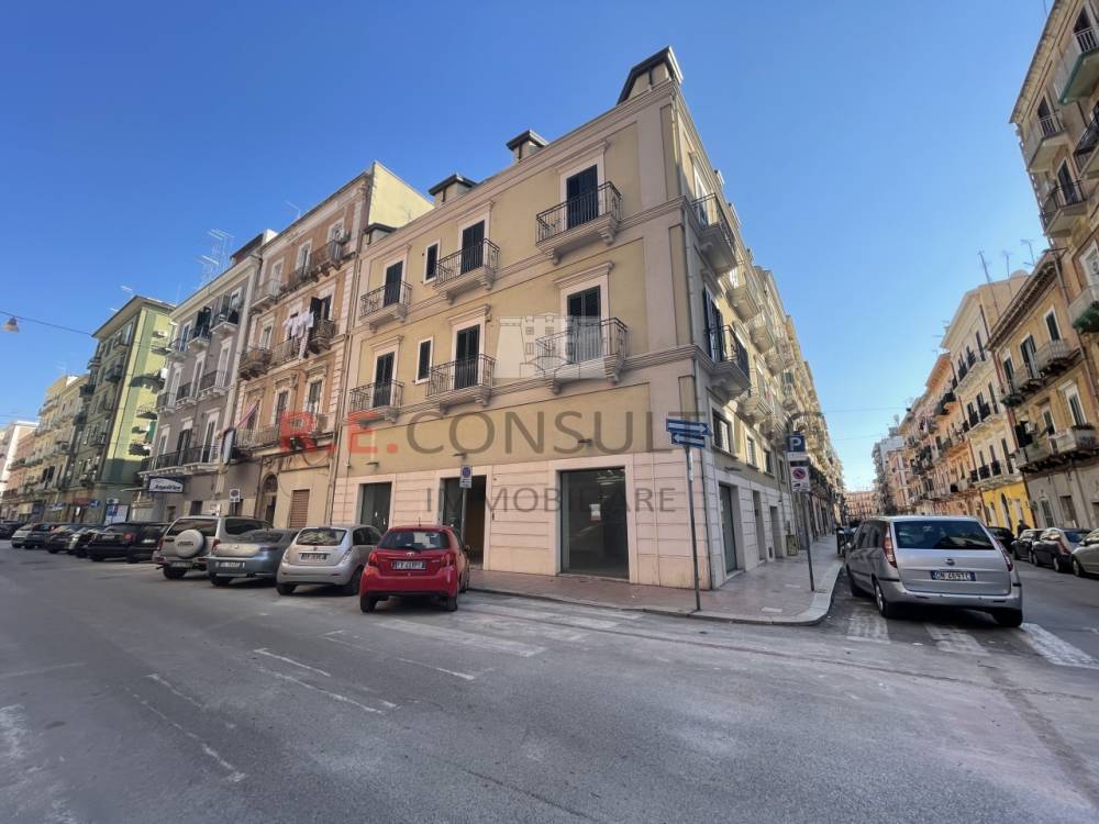 locale commerciale in vendita a Taranto in zona Borgo