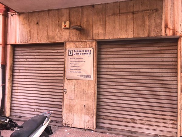 negozio in vendita a Taranto in zona Tamburi-Croce