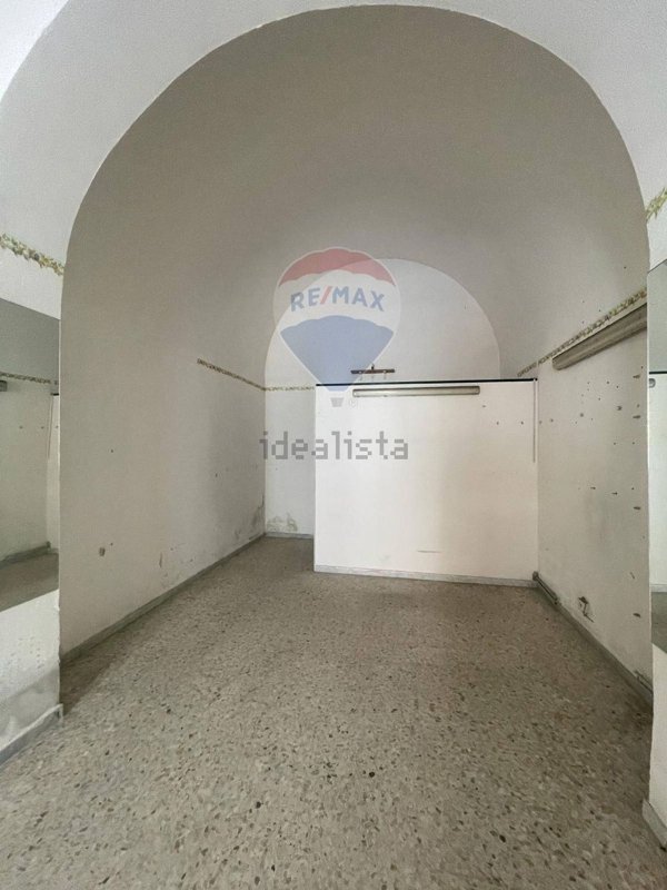 locale commerciale in vendita a Taranto in zona Borgo