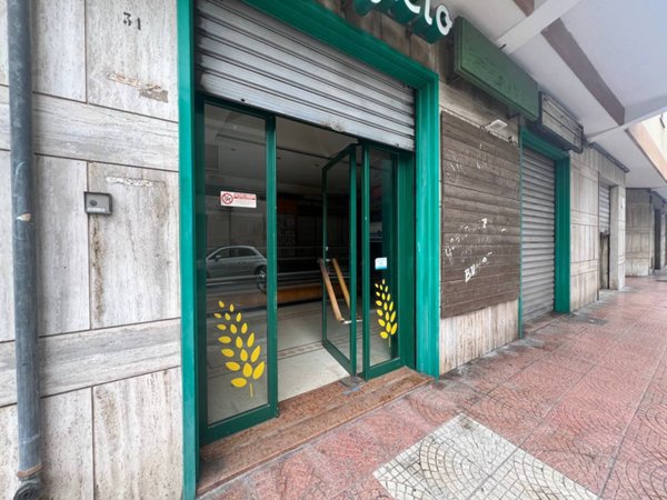 locale commerciale in vendita a Taranto in zona Tre Carrare-Battisti