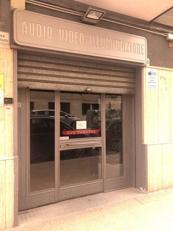 negozio in vendita a Taranto in zona Italia-Montegranaro